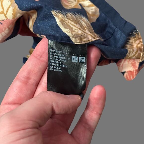 UNIQLO Open Collar SS Shirt Mens Size L Navy Multicolor EUC Modal Blend - Picture 5 of 6